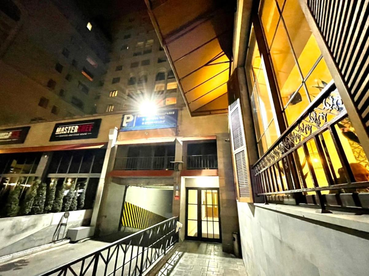 Armenak Apartment 5-Комнатная Erivan Dış mekan fotoğraf