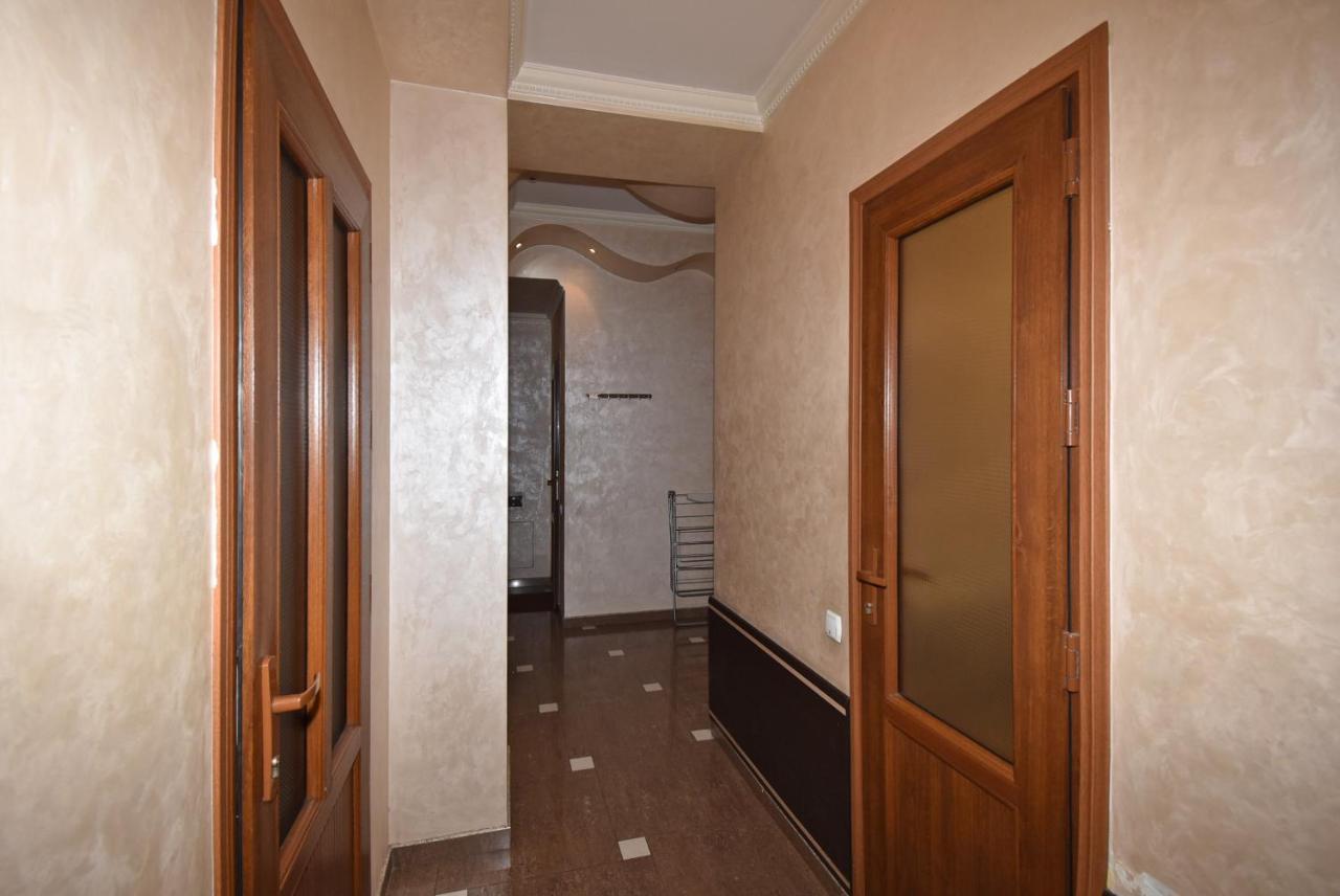 Armenak Apartment 5-Комнатная Erivan Dış mekan fotoğraf