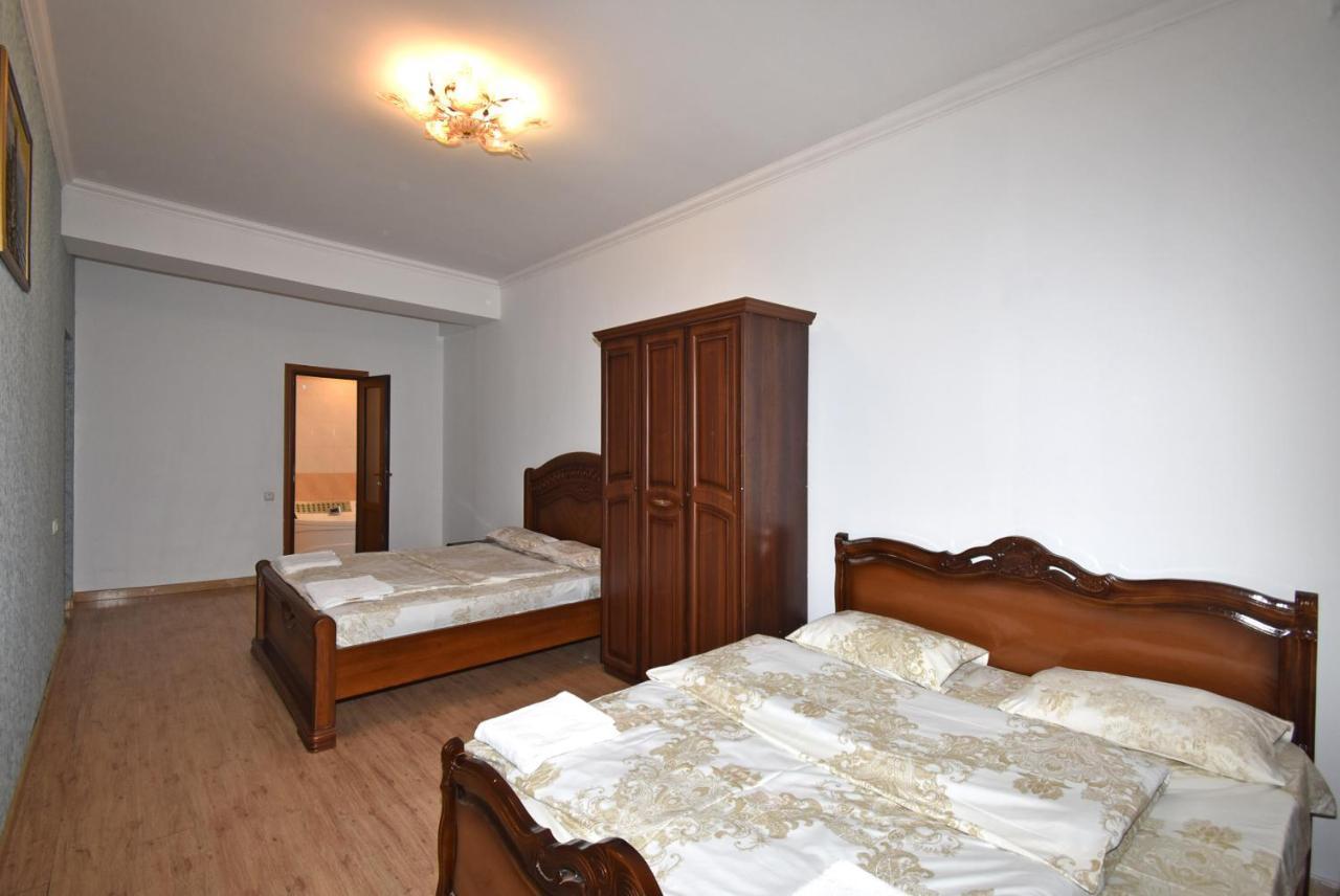 Armenak Apartment 5-Комнатная Erivan Dış mekan fotoğraf