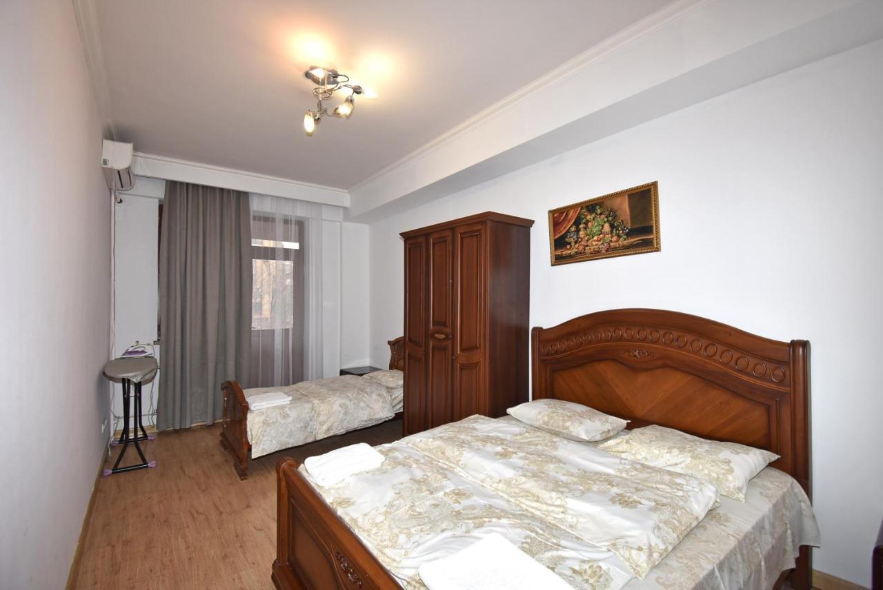 Armenak Apartment 5-Комнатная Erivan Dış mekan fotoğraf