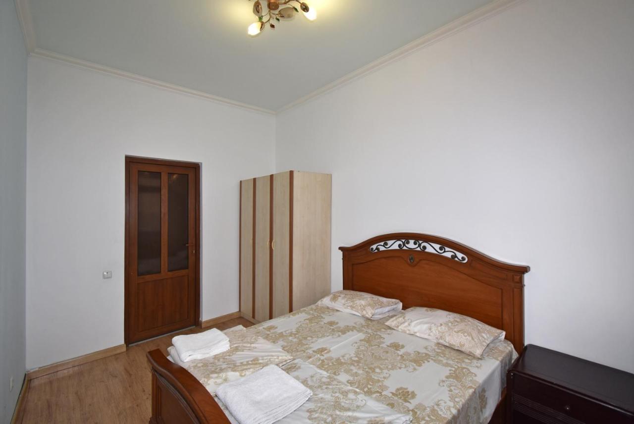 Armenak Apartment 5-Комнатная Erivan Dış mekan fotoğraf