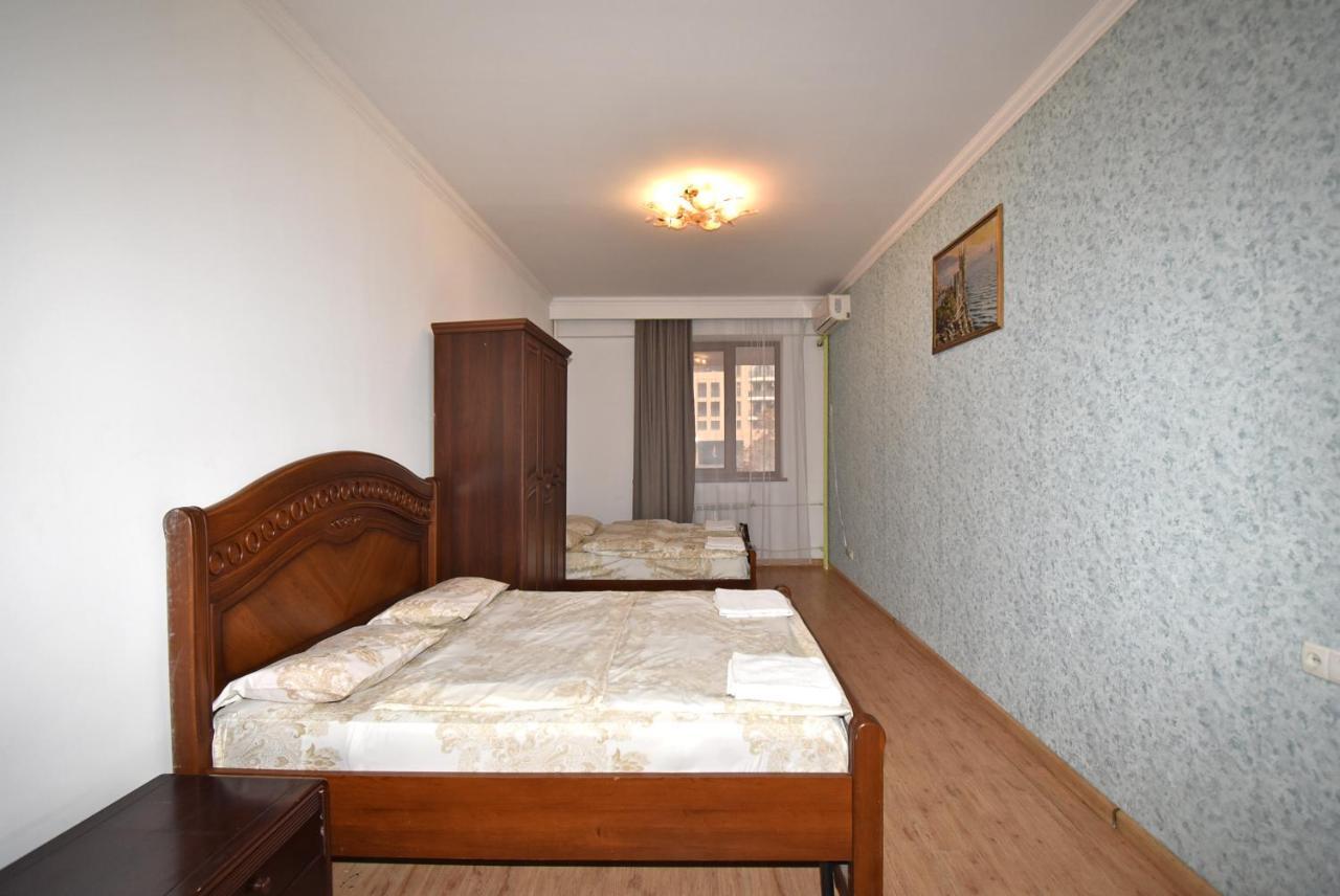 Armenak Apartment 5-Комнатная Erivan Dış mekan fotoğraf
