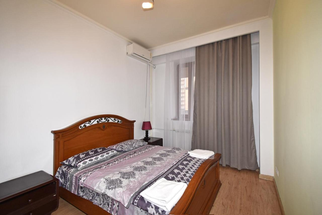 Armenak Apartment 5-Комнатная Erivan Dış mekan fotoğraf