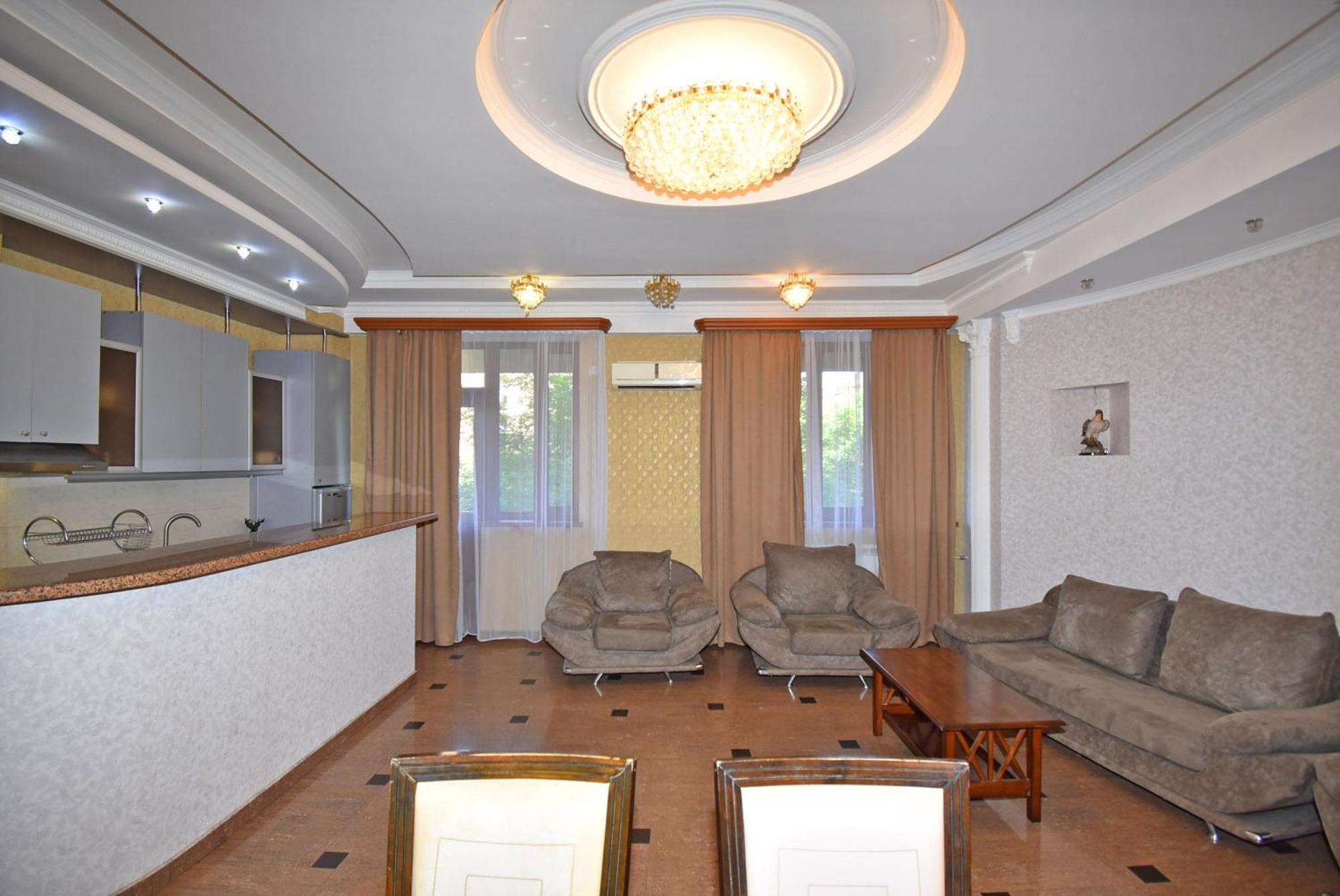 Armenak Apartment 5-Комнатная Erivan Dış mekan fotoğraf