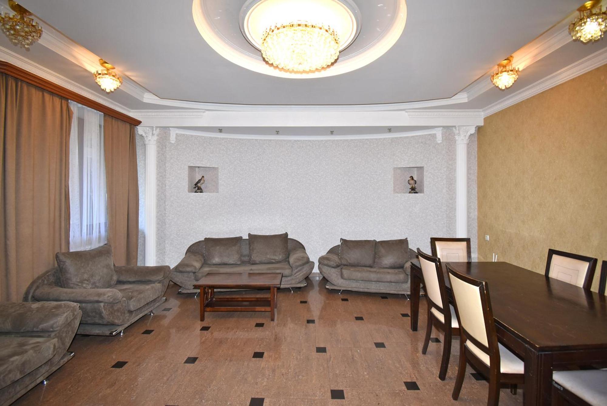Armenak Apartment 5-Комнатная Erivan Dış mekan fotoğraf